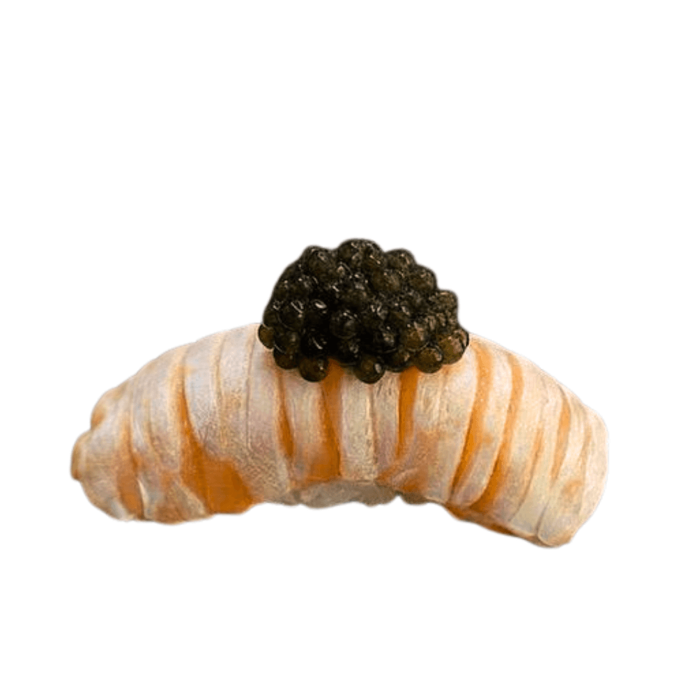 Nigiri Caviar 1 Uni - Nigiri feito com a barriga do salmão e composto por caviar de esturjão.